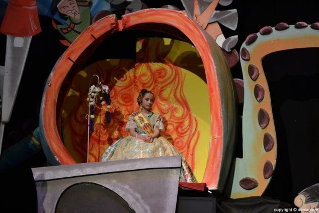 Las leyendas dianenses proclaman a Lluna Giménez como fallera mayor infantil de Campaments 53 51 Presentación infantil Campaments 2016 Lluna