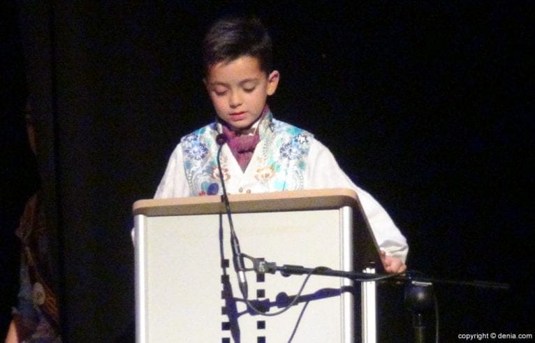 Presentación infantil Campaments 2016 - Izan