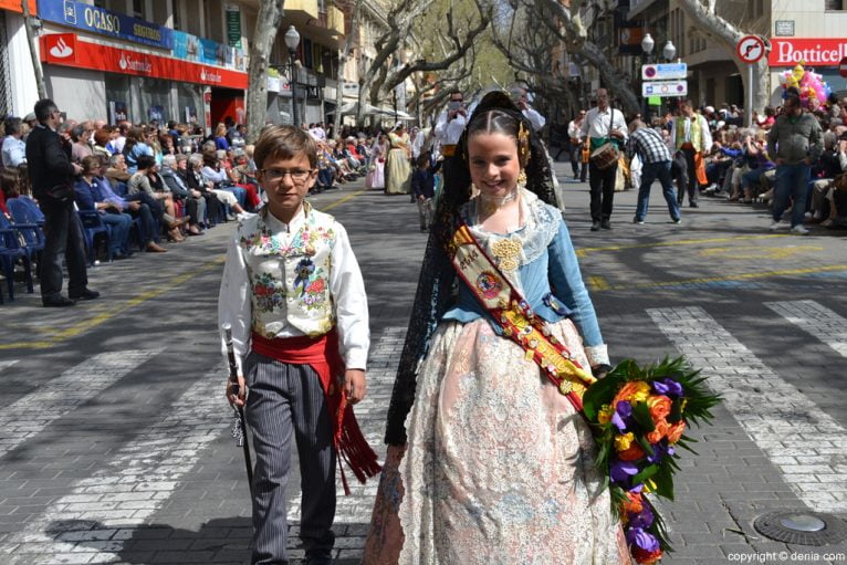 Ofrenda de flores Fallas de Dénia 2014 - Oeste - Joan Martí y Leyre Ivars