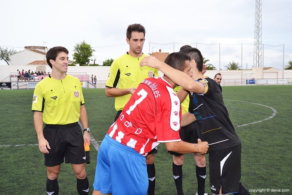 El CD Dénia-CD Jávea es lo más destacado de la Agenda Deportiva 1 Abrazo entre Javi y Carlos Ribes
