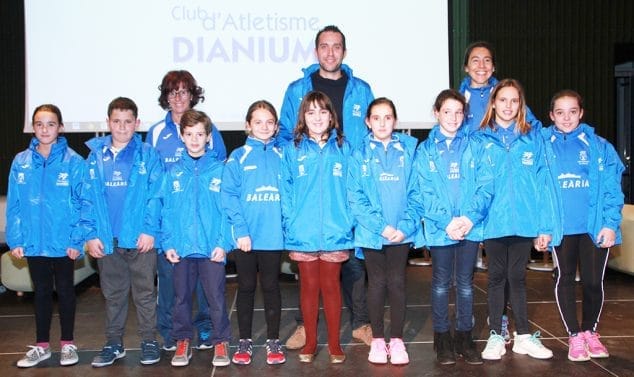 Atletas de la Escuela Municipal de atletismo