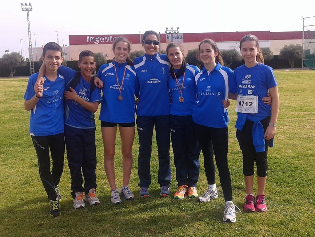 Atletas del CA Baleària Diànium en Elche