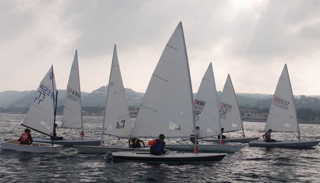 El Real Club Náutico Dénia celebra el Trofeo Vela Ligera 1 Barco en el Trofeo de Vela Ligera del RCN Dénia