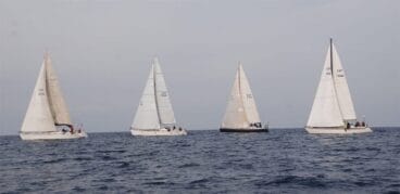 Barcos participando en la regata