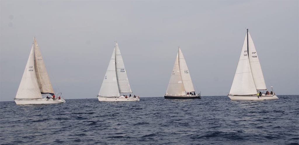 Barcos participando en la regata