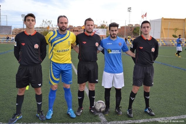 Capitans amb trio arbitral