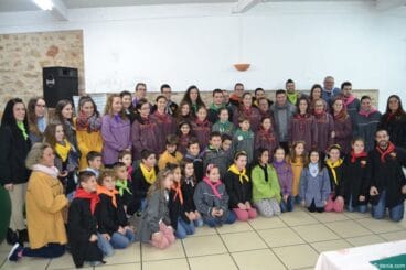 Cargos de las fallas de Dénia junto al pregonero