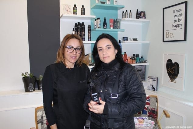 Los ganadores de las cestas navideñas recogen sus esperados premios 22 Cesta Mamá La Mode