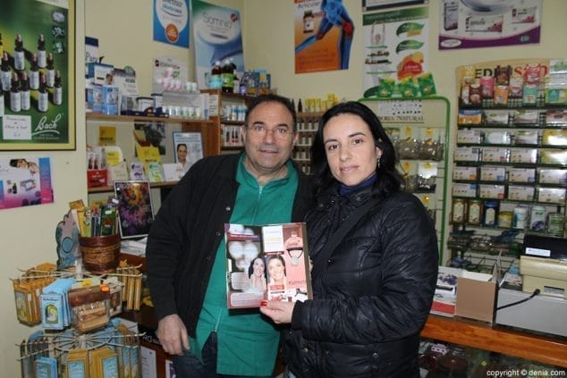 Los ganadores de las cestas navideñas recogen sus esperados premios 24 Cesta Mamá Orenda
