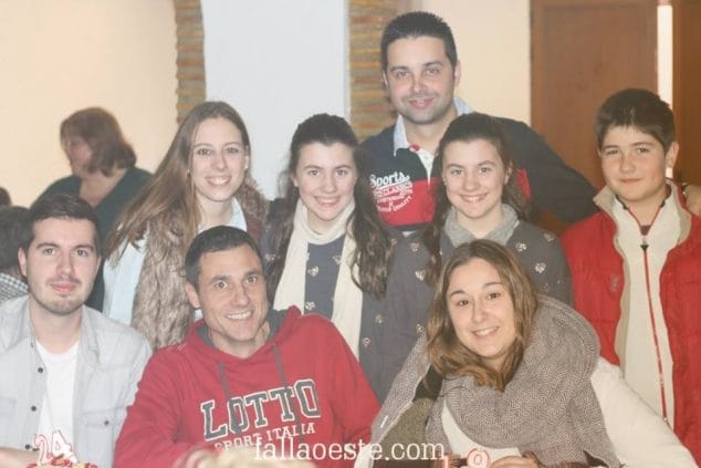 Lleno absoluto en el casal del Oeste para disfrutar del 'Cous Cous de Berna' 4 Cumpleaños de falleros del Oeste