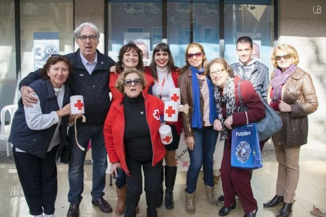 Cruz Roja Dénia recaudó cerca de 5.000 euros en el Día de la Banderita 5 Día de la Banderita Dénia 2015 Asociaciones