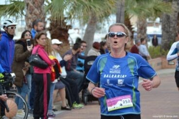 Encarna Cardona entrando en meta