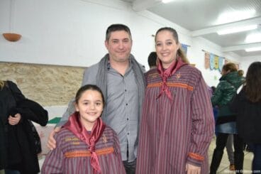 Enric Ginestar y las falleras mayores de Dénia