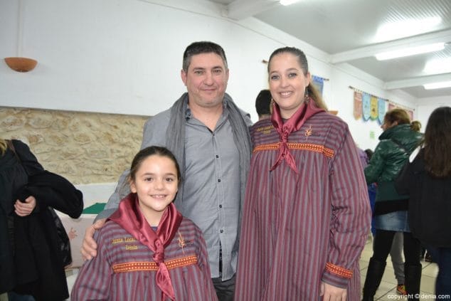 Enric Ginestar y las falleras mayores de Dénia