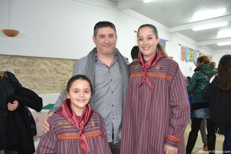 Enric Ginestar y las falleras mayores de Dénia