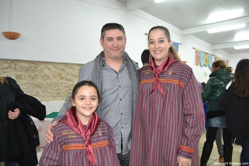 Enric Ginestar y las falleras mayores de Dénia