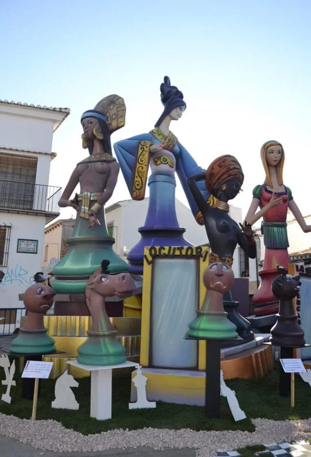 Falla Les Roques: historia, ubicación, primeros monumentos y cargos 39 Imagen: Falla Les Roques 2014