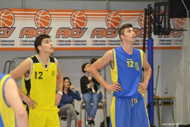 Guido Trapp mirando el aro