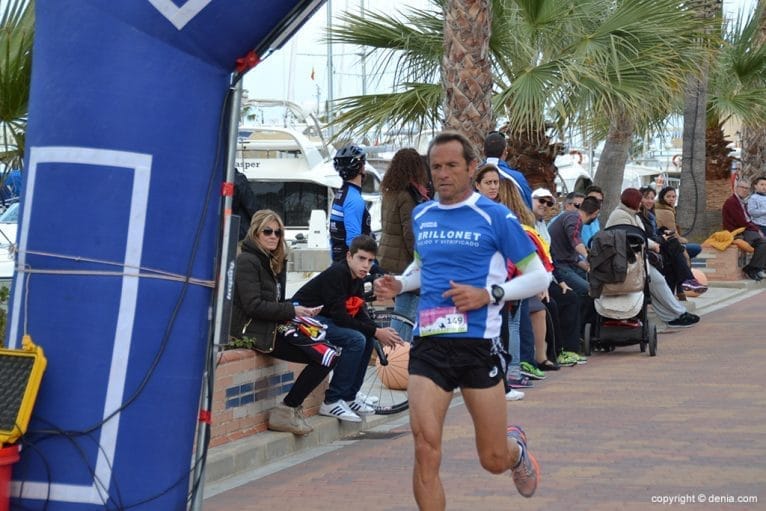 Javier Piles entrando en meta