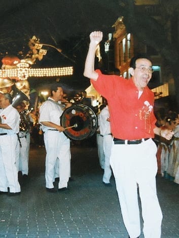 La falla Oeste otorga la Mención Honorífica 2016 a la Banda Cómico Musical Los Claveles 3 La falla Oeste homenajea a la banda Los Claveles