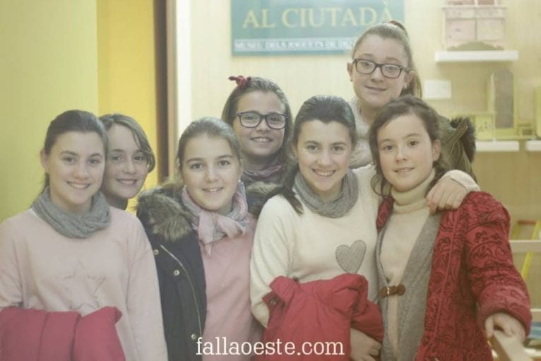 La falla Oeste y su xicalla en el Museo del Juguete de Dénia