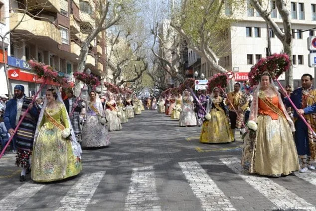 Falla Baix la Mar: ubicación, fotos e historia 112 Ofrenda de flores Fallas de Dénia 2014 Baix la Mar