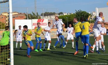 Panucci marcant el segon gol del Dénia