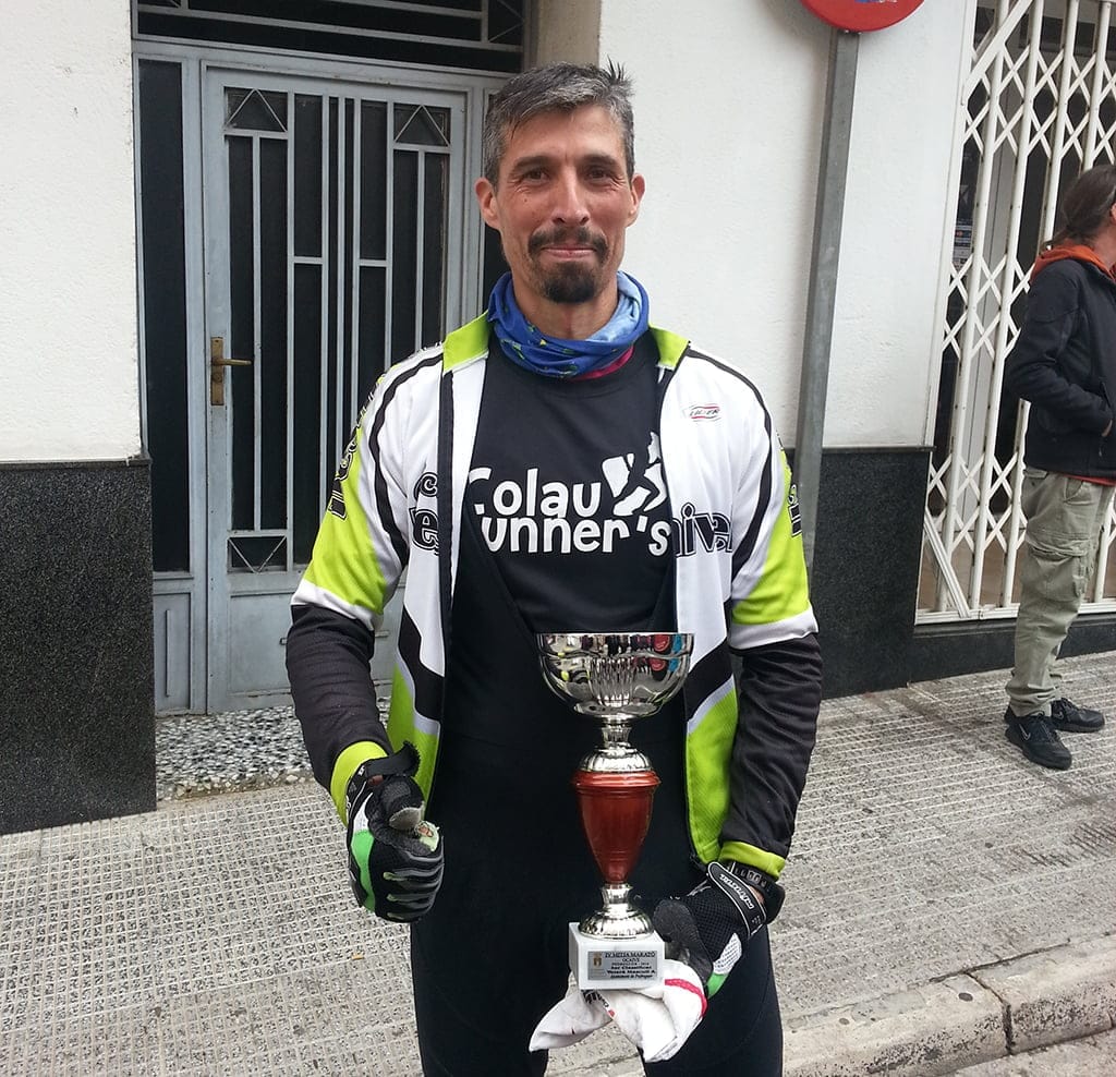 Pedro Martínez con su trofeo