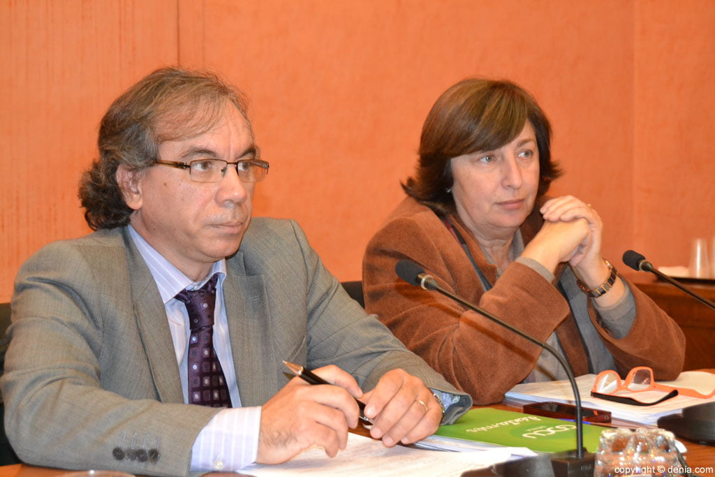 Pepa Font y Miguel Llobell durante el pleno de enero