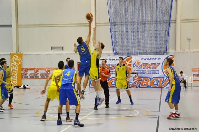 Los juniors del Dénia Básquet campeones de la Copa Junior Preferente 7 Richard García ganó el salto inicial
