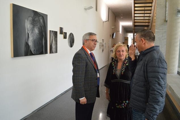 'Allí adentro', la exposición que rompe prejuicios sobre la Hepatits C 5 Sala Cuidart Hospital de Dénia