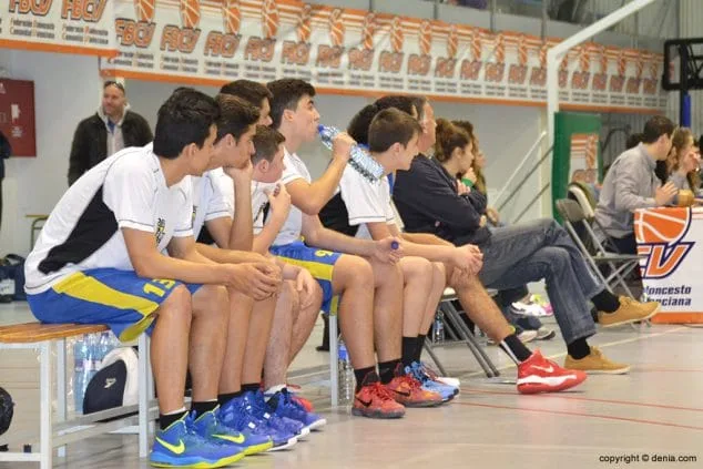Los juniors del Dénia Básquet campeones de la Copa Junior Preferente 14 Tensión en el banquillo dianense
