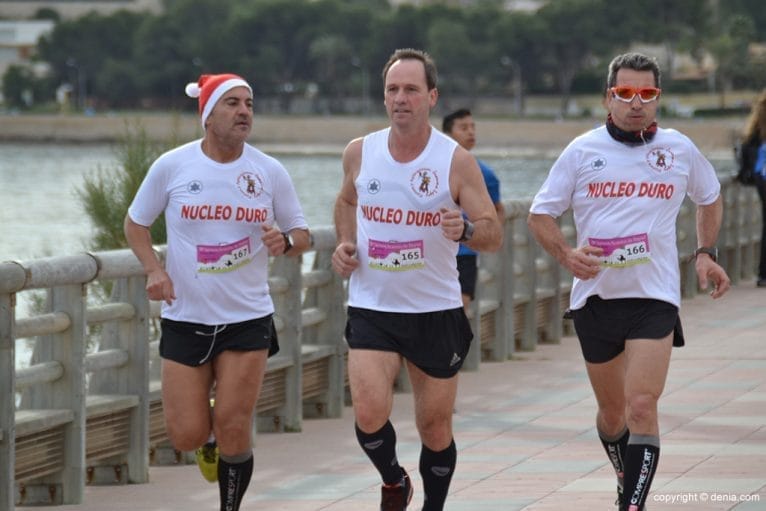 Toni Fernández junto a Salvador Lancis y otro atleta