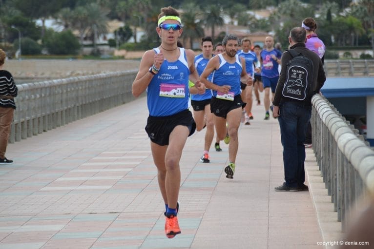 Vicent Arbona encabezando un grupo