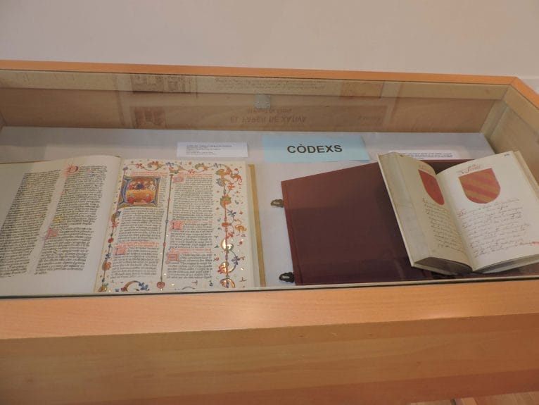 Códices en la exposición de Dénia