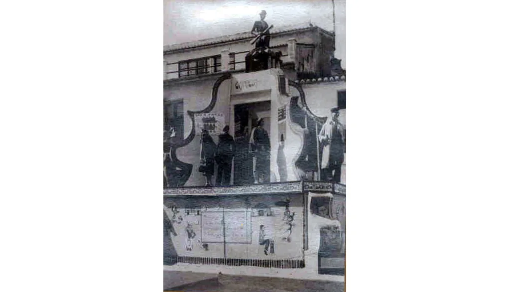 Falla Baix la Mar: ubicación, fotos e historia 61 Imagen: Primer monumento de Baix la Mar
