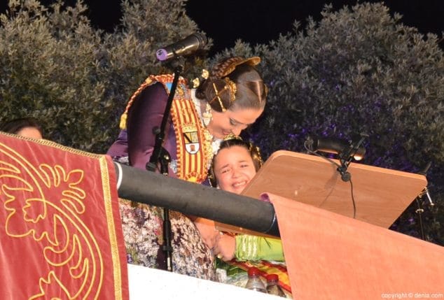 Marina y Alejandra, a los falleros: "sois el mejor viento para enaltecer el espíritu fallero" 10 17 Crida de las falleras mayores de Dénia 2016 Emoción de Alejandra