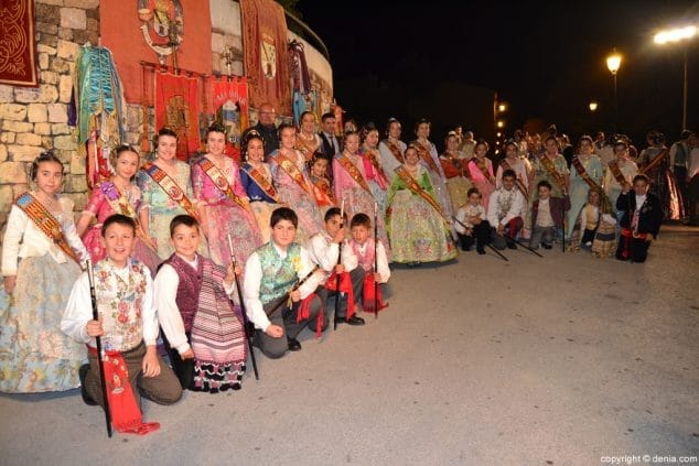 Marina y Alejandra, a los falleros: "sois el mejor viento para enaltecer el espíritu fallero" 11 18 Crida de las falleras mayores de Dénia 2016 Cargos infantiles de las fallas de Dénia