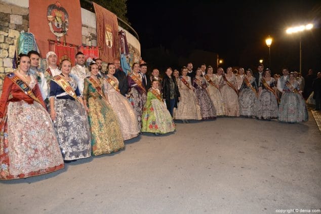 Marina y Alejandra, a los falleros: "sois el mejor viento para enaltecer el espíritu fallero" 12 19 Crida de las falleras mayores de Dénia 2016 Cargos de las fallas de Dénia