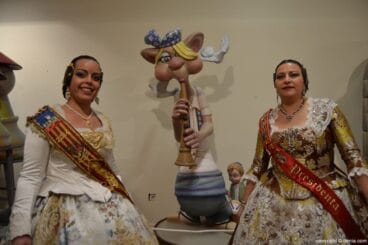 Ninot de la Falla Darrere