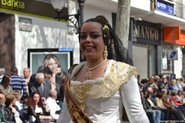 Ofrenda de flores Fallas de Dénia 2014 – Darrere del Castell – Noelia alcaide