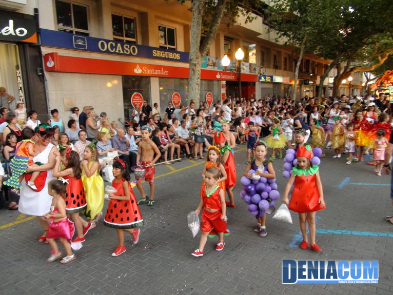 Carrozas de Dénia 2011 - Comparsa infantil de Saladar