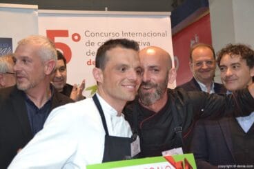 5º Concurso Internacional de Cocina Creativa de la Gamba Roja de Dénia – Álvaro Abad y su ayudante