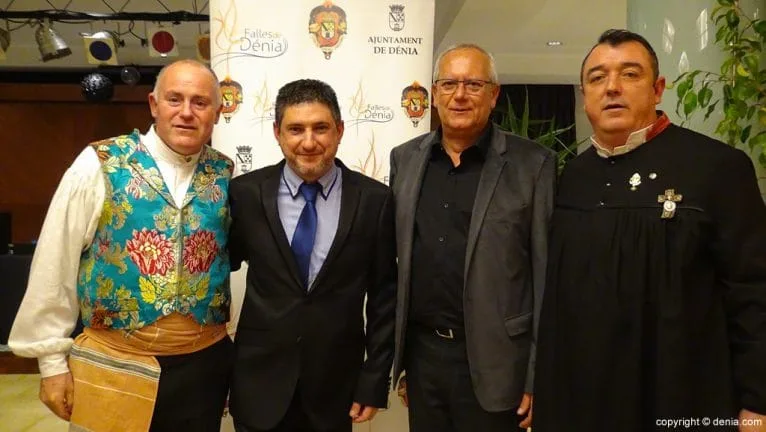 Sopar de Gala 2016 - Alcalde con falleros ejemplares y pregonero
