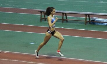 Aina Fornés en la carrera de los 800 metros