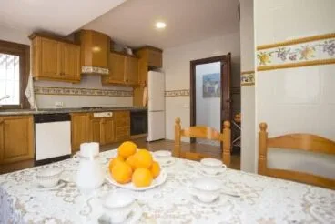 Amplia cocina de la Casa Luna