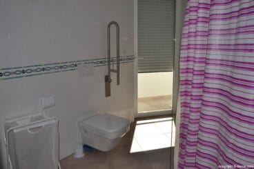 Baño de la vivienda tutelada por APRSDECO