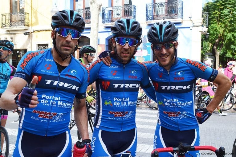 Ciclistas del Portal de la Marina Xàbia's Bike en Dénia