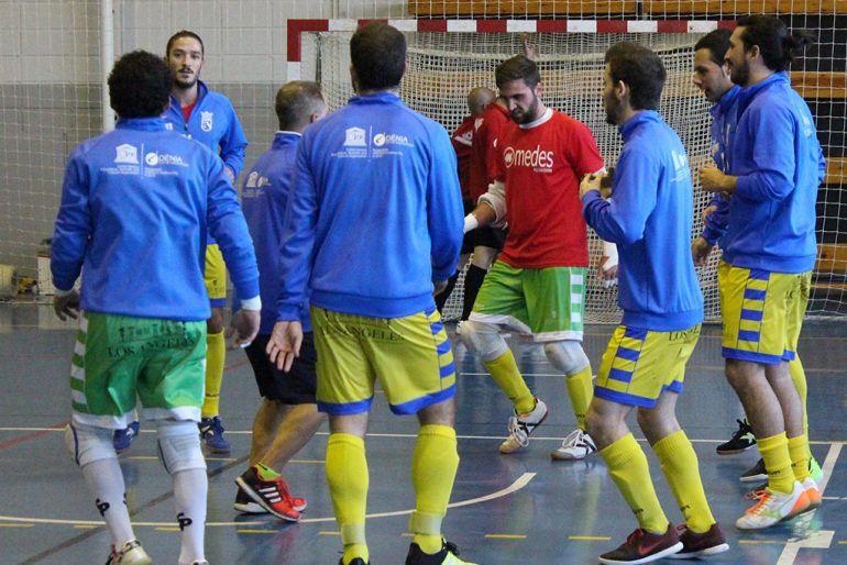 El Dénia Futsal calentando antes del partido
