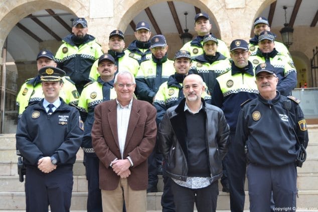 El alcalde con los Policía de barrio